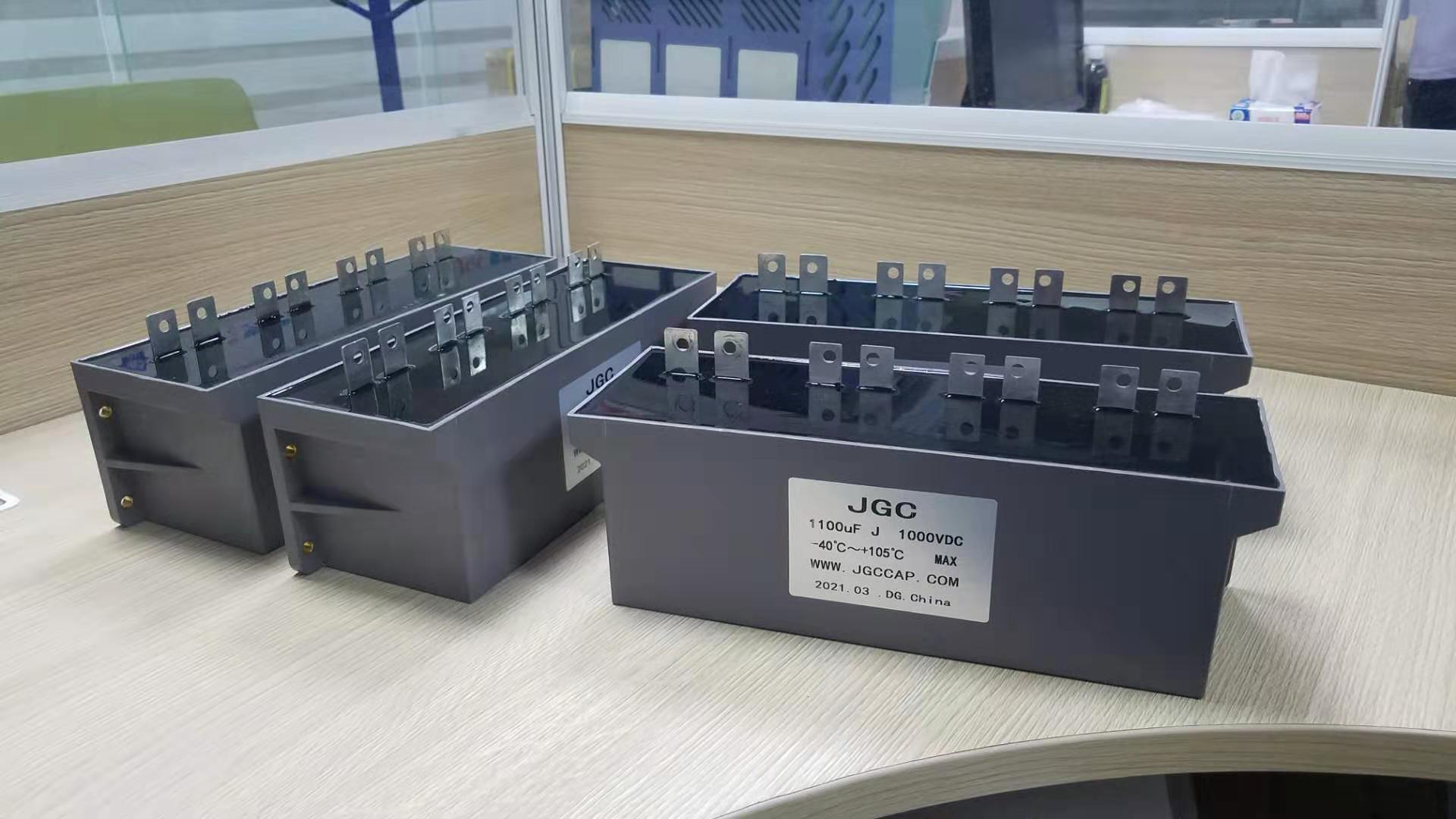 新能源汽車專用DC-LINK電容 直流直撐電容 濾波電容 儲(chǔ)能電容 母線直撐電容(圖2) 新能源汽車專用DC-LINK電容 直流直撐電容 濾波電容 儲(chǔ)能電容 母線直撐電容(圖2)